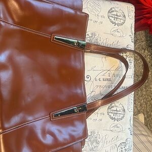 Chic Tan Leather Tote Bag